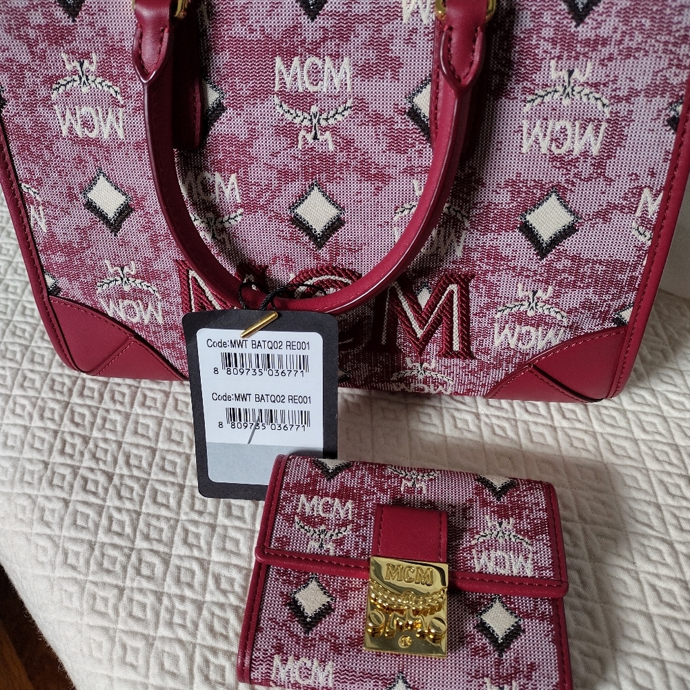 MCM Vintage Jacquard Small Tote & Jacquard Mini Trifold Wallet - Picture 2 of 16